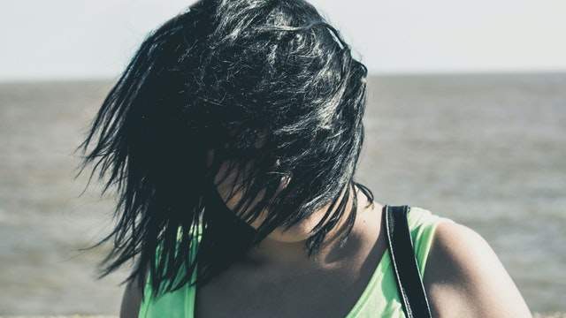 10 Cara Agar Rambut Tidak Cepat Lepek | Percaya Diri Nggak Luntur di Kondangan