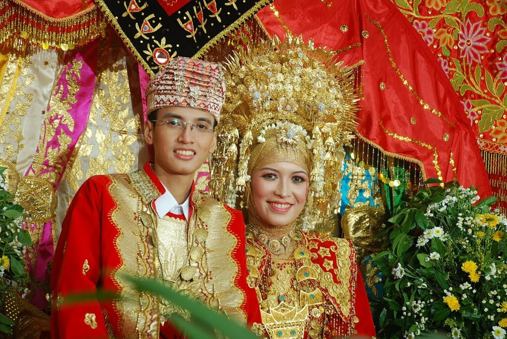 12 Perlengkapan Pakaian Adat Sumatera Barat serta Maknanya