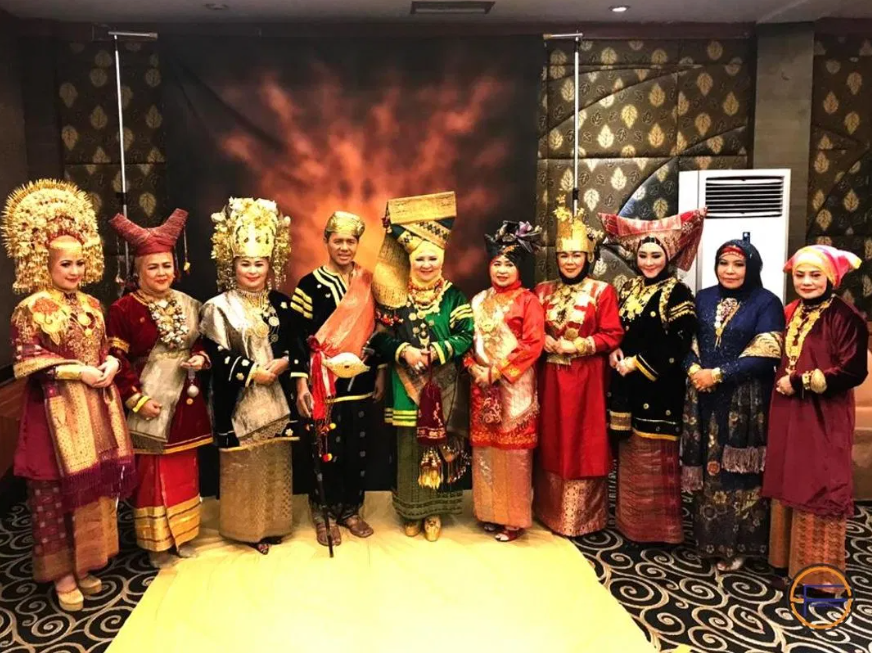 Gambar Pakaian Adat Bundo Kanduang