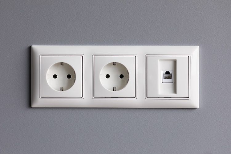 Biar Nggak Salah Pakai, Ini Perbedaan Stop Kontak dan Saklar - Rukita