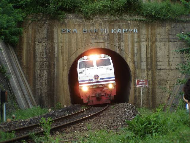 3. Terowongan angker Eka Bakti Karya