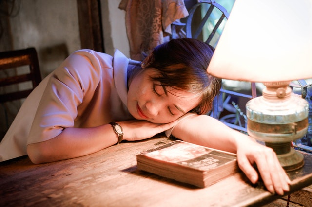 Kurang Tidur Dapat Menyebabkan 7 Dampak Buruk Ini | Bikin Mudah Depresi!
