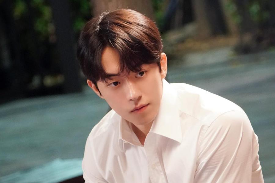 nam joo hyuk - artis korea dengan rambut comma hair