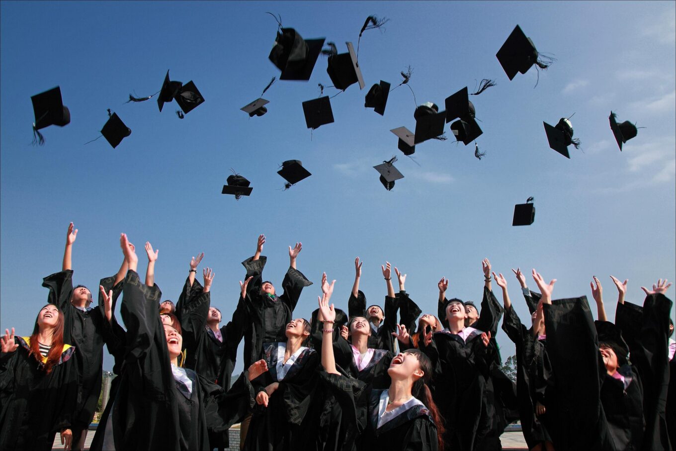 10 Toga Wisuda Terbaik di Indonesia | Serupa tapi Tak Sama!