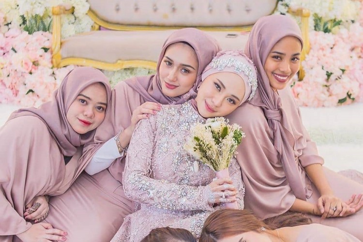 inspirasi-model-seragam-bridesmaid-instagram