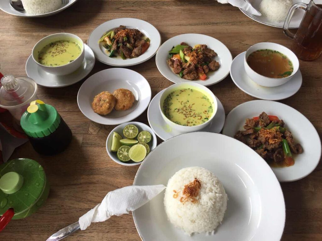 rekomendasi sarapan di Bogor soto ibu rahayu
