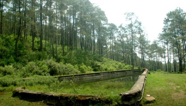 tempat bahaya untuk berenang di indonesia - kolam renang cinta gunung puntang