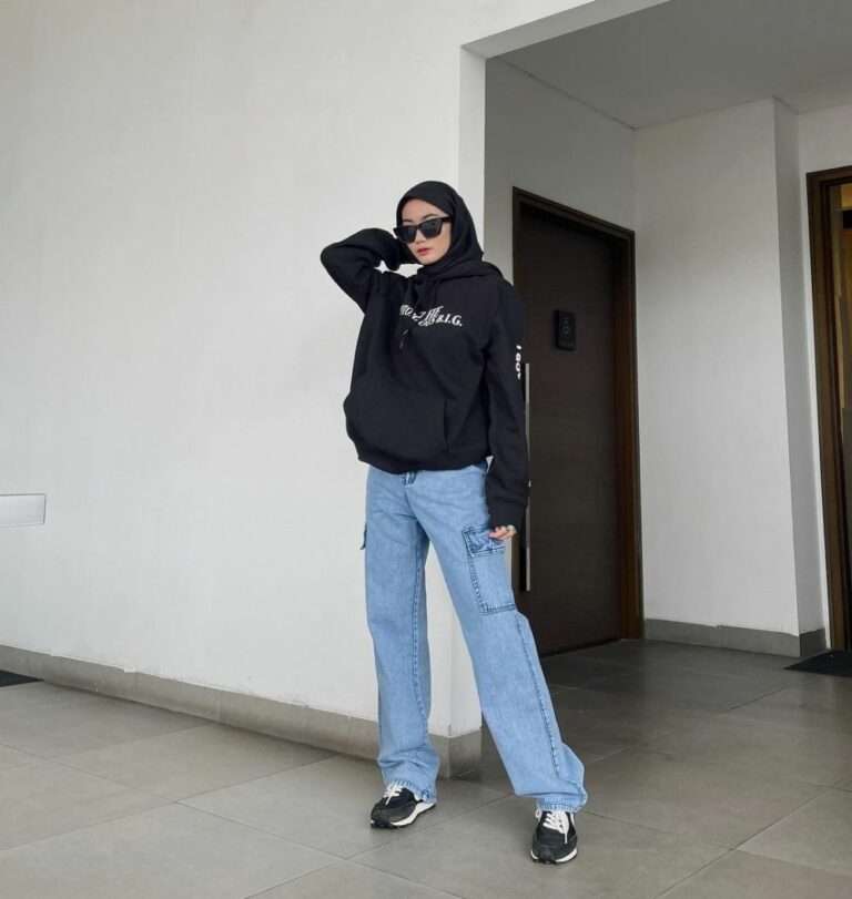 10 Inspirasi Outfit Nonton Konser Hijab yang Kece dan Fashionable