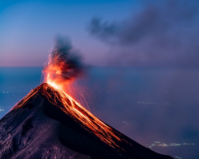 15 Gunung Paling Berbahaya di Indonesia, Ngeri Banget!