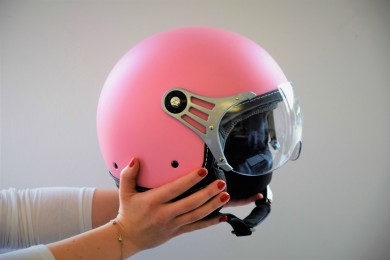 Biar Nggak Buram, Ini 5 Cara Membersihkan Visor Helm yang Benar
