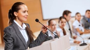 13 Contoh Pidato Singkat Bahasa Inggris Berbagai Acara, Mudah Dihapal!