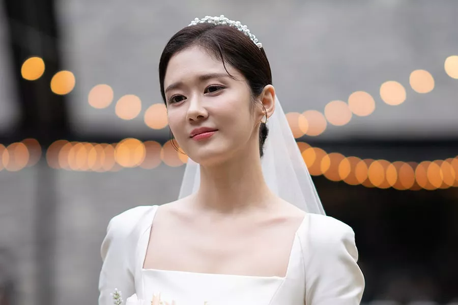 Suami Lebih Muda, Ini Dia 5 Fakta Pernikahan Jang Nara dengan Pria Non Selebritis