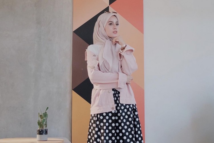 Nggak Ribet, Ini 10 Inspirasi Outfit Nonton Konser Hijab yang Kece | Nyaman dan Fashionable!