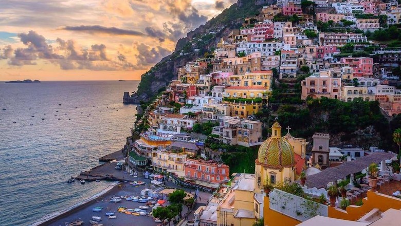 7 Facts About The Movie Wonder Woman, Was Gal Gadot An Israeli Soldier? 3 Pantai Amalfi Det