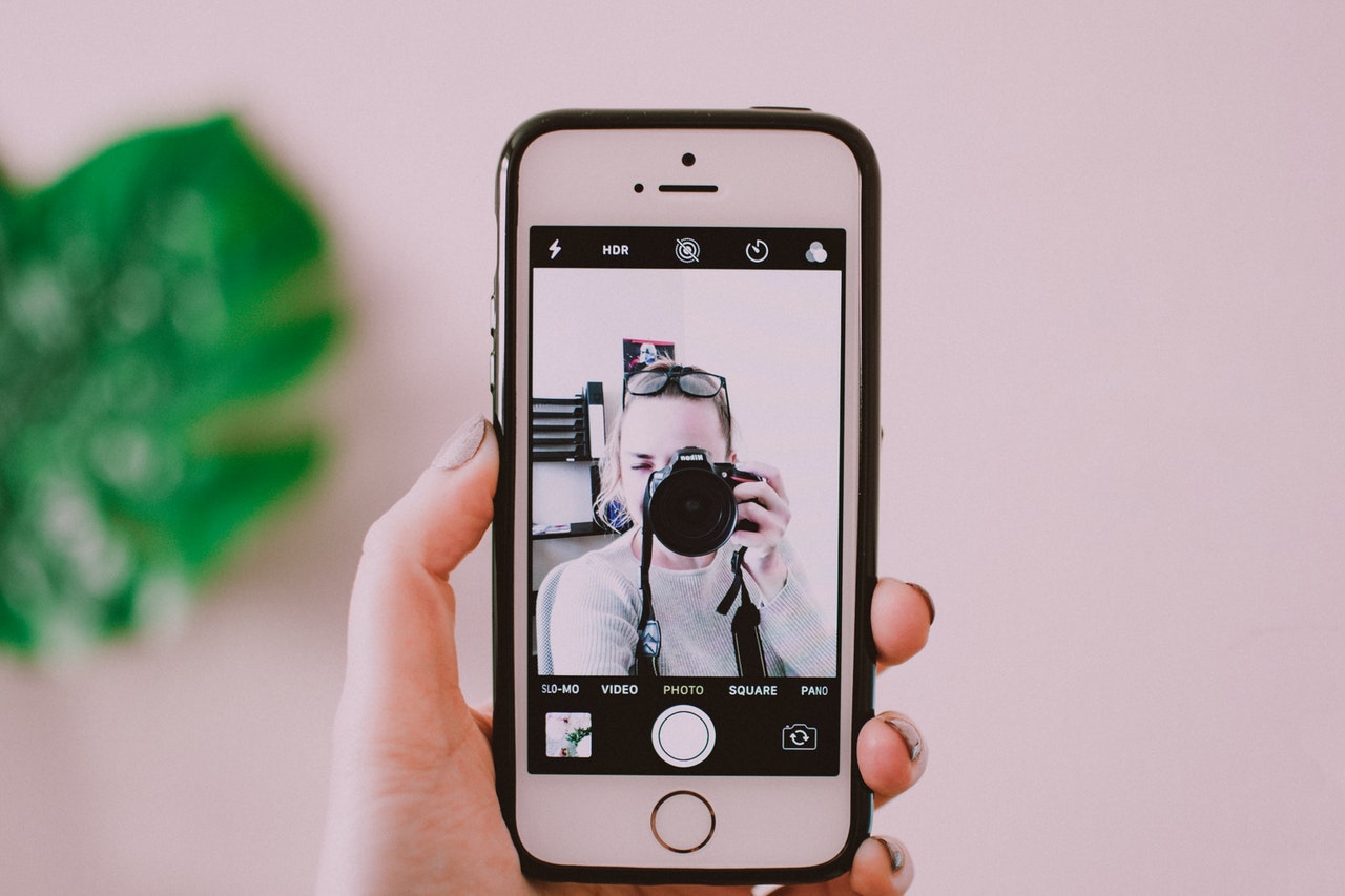 Cara Menghapus Foto Ganda di Android dan iPhone, Pilih yang Paling Mudah!