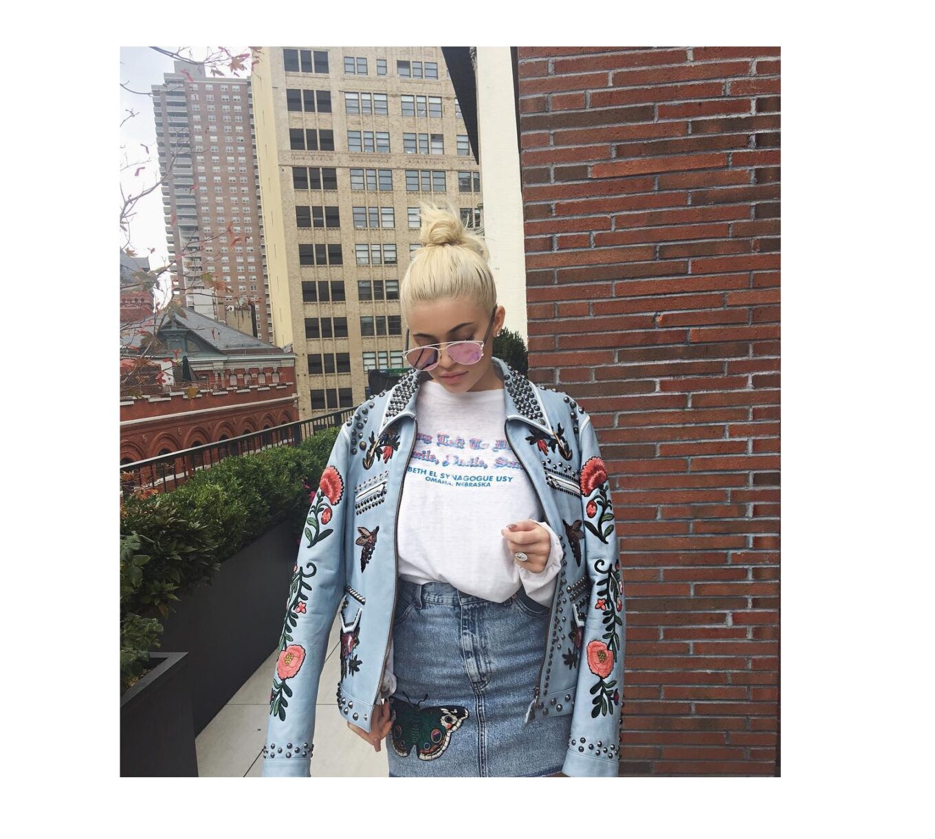 15 Inspirasi Outfit Kylie Jenner Ini Bikin Kamu Tampil Modis!