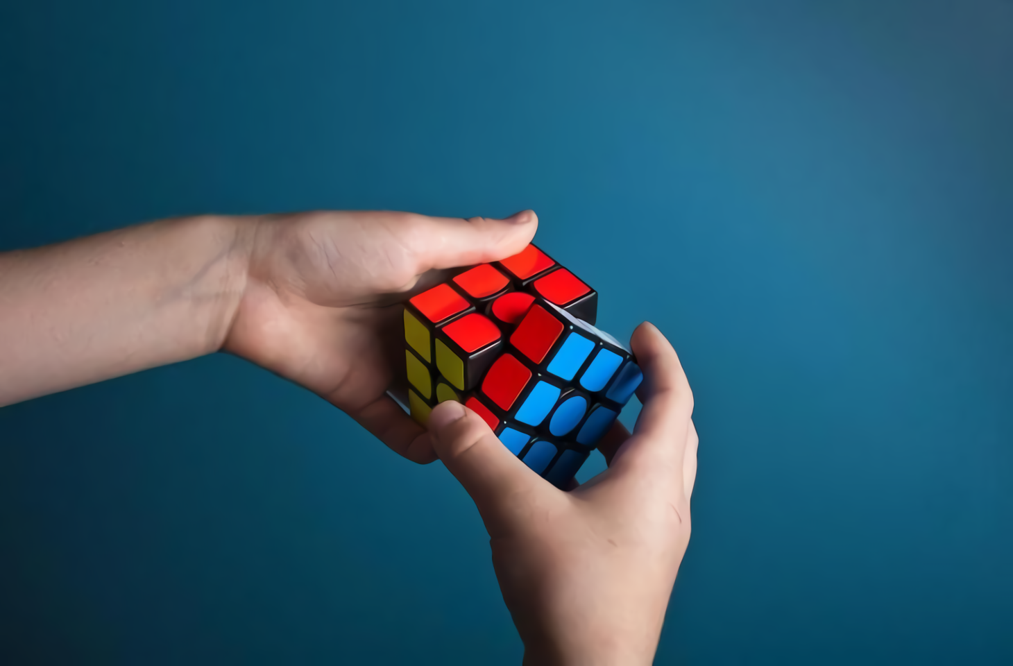 Trik Bermain Rubik 3&#215;3, Mudah Dipahami untuk Pemula!