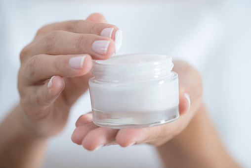 Mengenal Apa Itu Merkuri yang Ada di Skincare dan Kosmetik | Cek Efeknya bagi Wajah