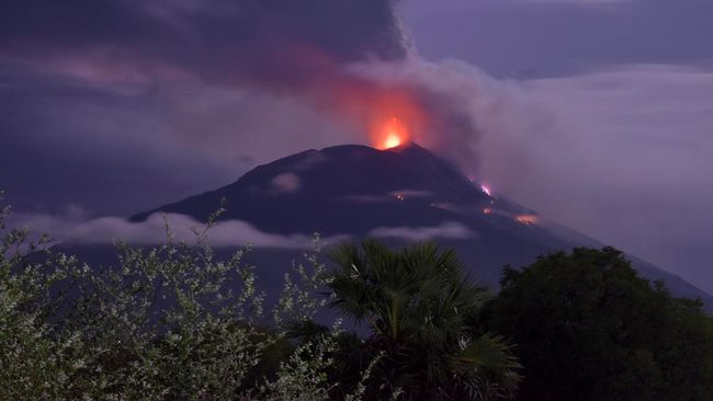 Daftar Lengkap Gunung Berapi yang Masih Aktif di Indonesia, Ketahui Letaknya!