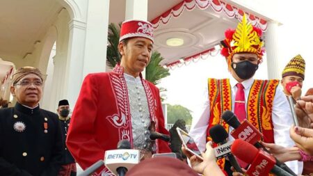 Jokowi baju adat