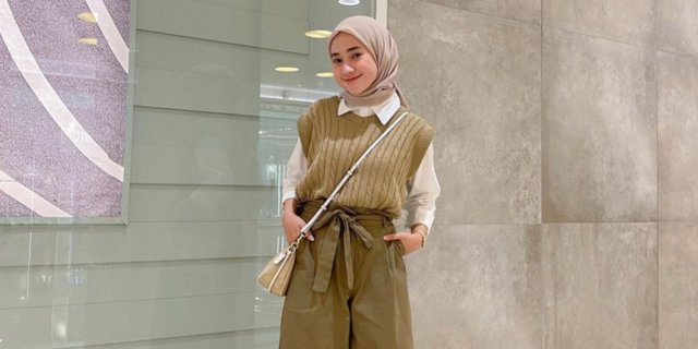 padu padan Hijau olive dengan vest