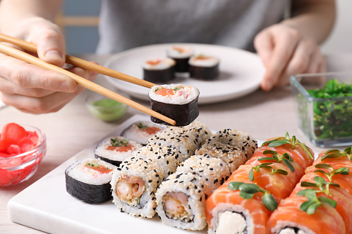 Sushi Lovers, Langsung Mampir ke 5 Tempat Sushi Murah di Surabaya Ini | Harga Mulai 10 Ribu!