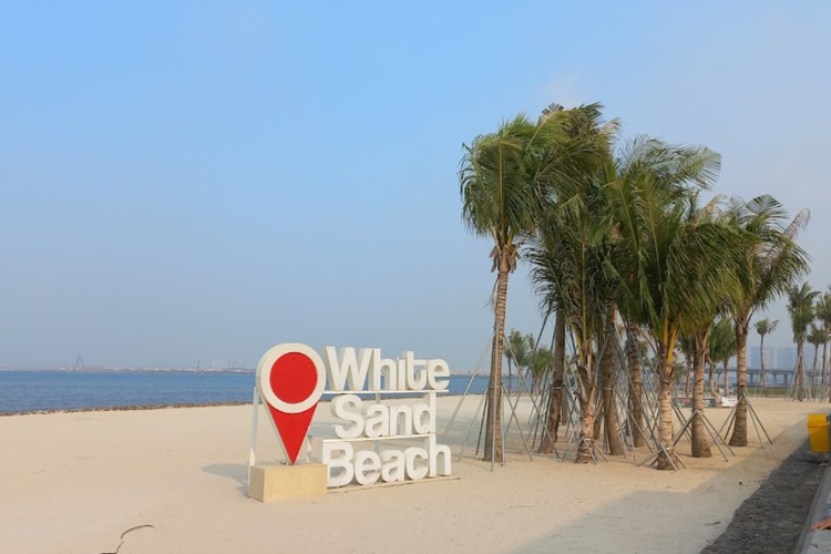 Wisata Pantai Pasir Putih PIK 2: Aktivitas Seru, hingga Harga Tiket Masuk