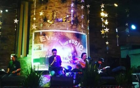 cafe live music bandung