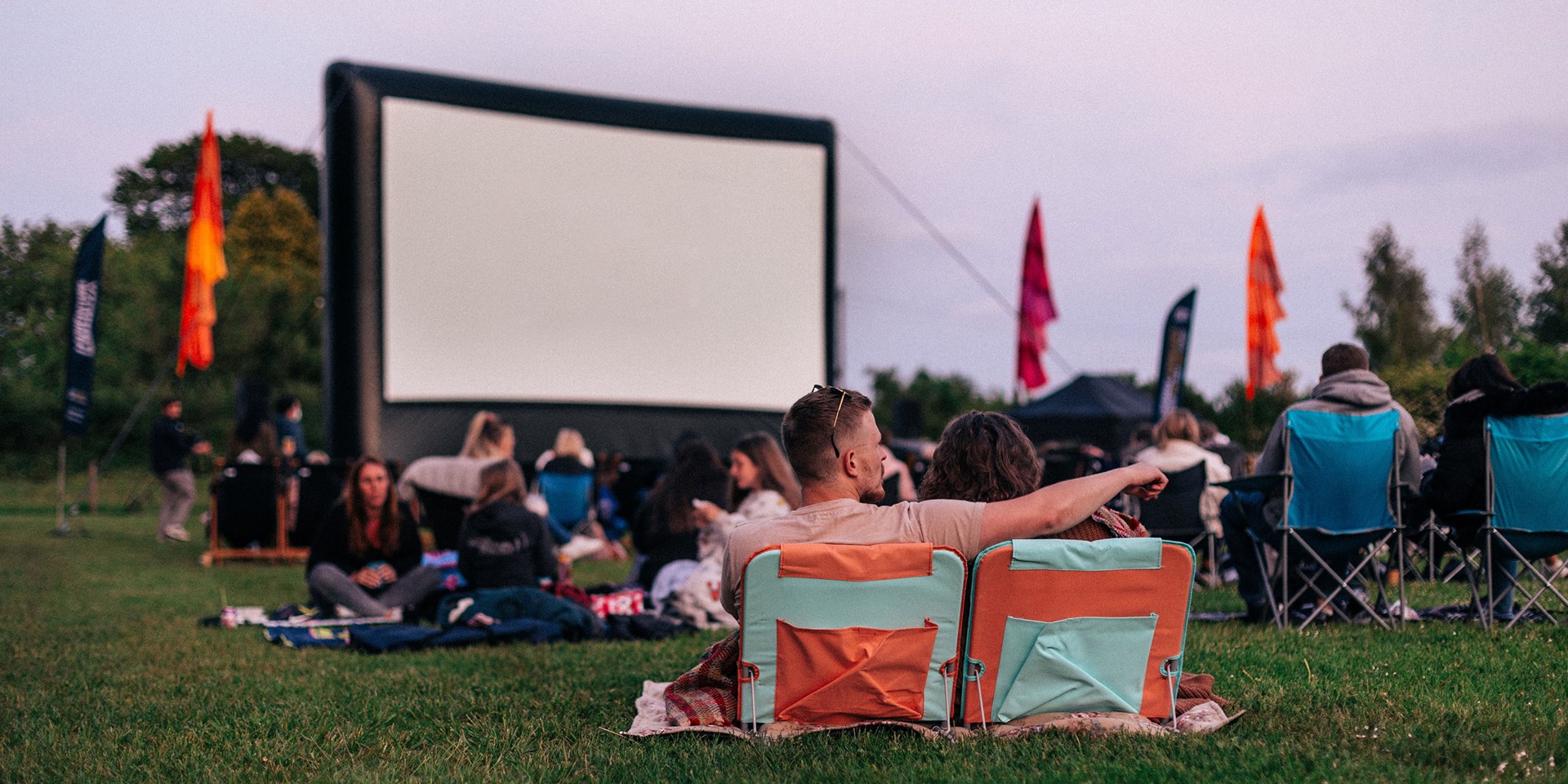 Hangout Anti-Mainstream! Nonton Film di 4 Bioskop Outdoor Terkeren di Indonesia, Suasananya Romantis!