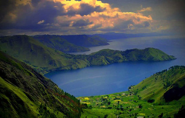 12 Tempat Wisata Sekitar Danau Toba yang Wajib Dikunjungi | Alamnya Indah Banget!