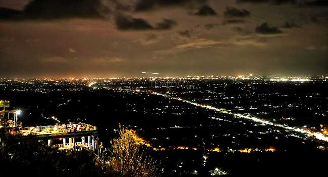 3 Rekomendasi Wisata Bukit Bintang di Bogor, Bandung, dan Jogja | Bisa Nikmati City Light dari Ketinggian!