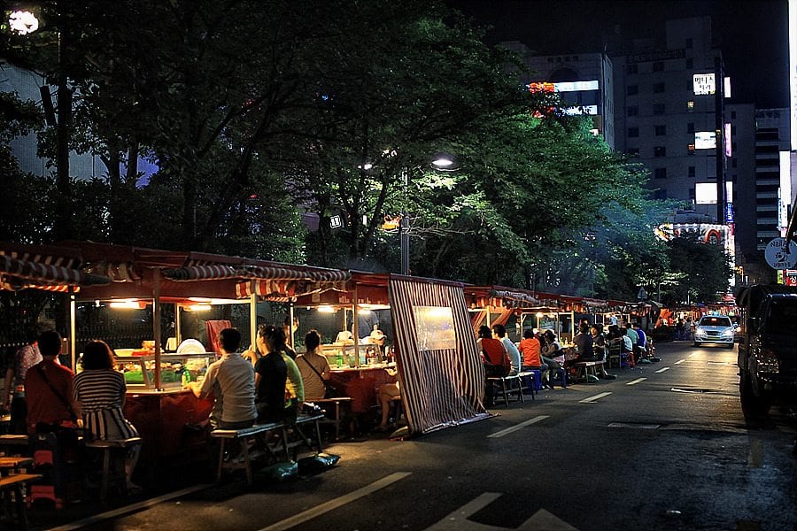 3 Rekomendasi Pojangmacha Terdekat di Jakarta | Nikmati Makan di Warung Tenda ala Korea