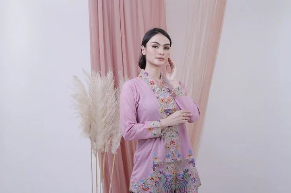 15 Model Baju Kebaya Modern untuk Menghadiri Berbagai Acara Formal | Siap Tampil Memukau!