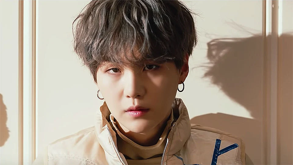 Tak Hanya Foto Suga BTS, Yuk, Mengenal Kisah Perjalanan Kariernya yang Bikin Fans Kagum