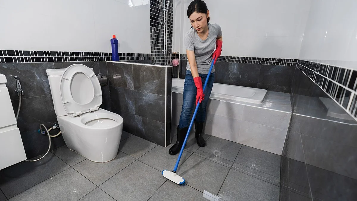 cara-menjaga-kebersihan-kamar-mandi
