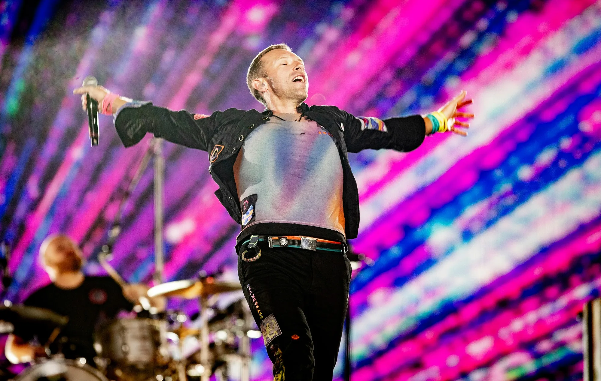 10 Lagu Terbaik Coldplay | Hafalkan Liriknya Buat Persiapan Konser!