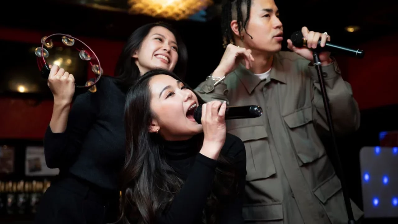 6 Kumpulan Lagu Karaoke Favorit, Ngumpul Bareng Teman Jadi Lebih Seru!