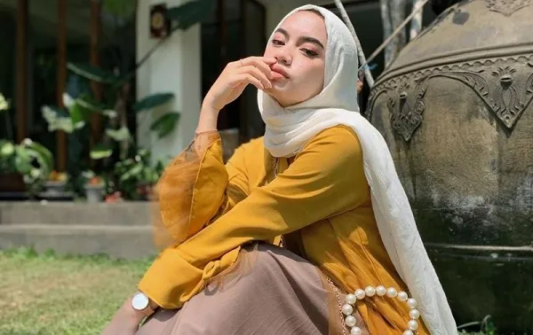 ootd-baju-warna-kuning-hijab