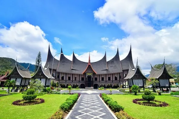 Mengenal 5 Rumah Adat Suku Minangkabau beserta Keunikannya Masing-Masing