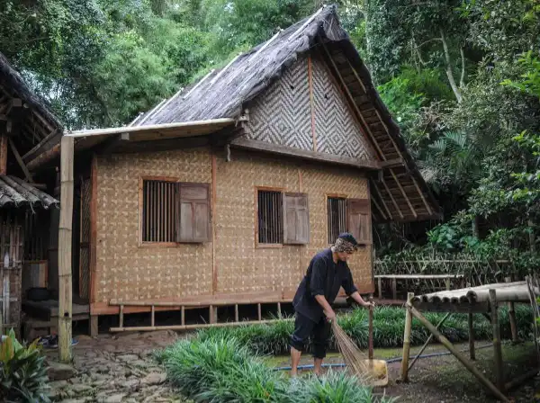 7 Jenis Rumah Adat Suku Sunda dan Keunikannya