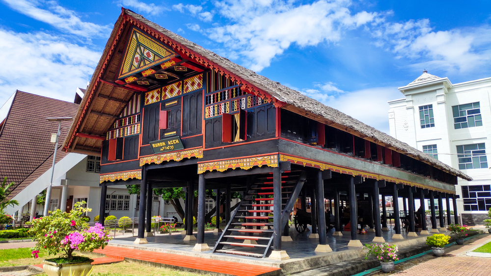 Rumah Adat Suku Aceh: Filosofi, Ciri Khas dan Sejarah