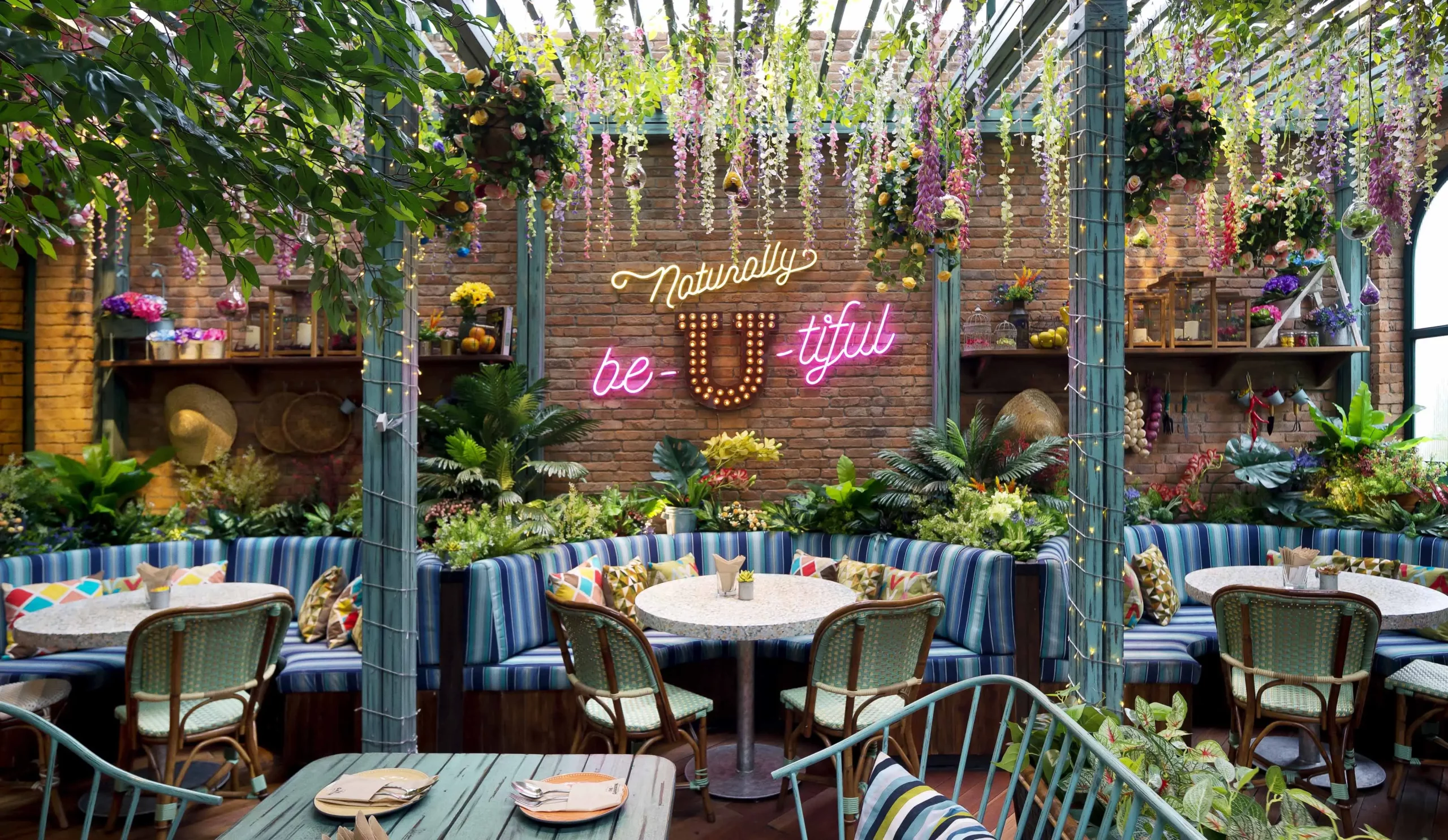8 Restoran dan Cafe Baru Terbaik di Pantai Indah Kapuk | Ada Kafe Pink Hits Instagramable