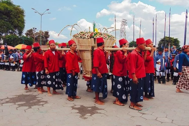 13 Tradisi Islam di Nusantara, Nggak Hanya Halal Bihalal
