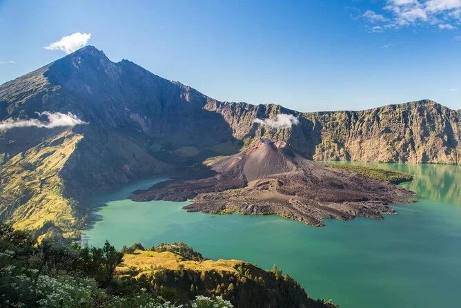10 Fakta dan Data Menarik tentang Gunung Rinjani yang Menakjubkan