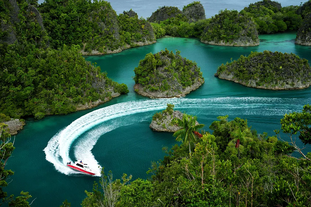 10 Most Beautiful Places in Indonesia, Top Destinations!