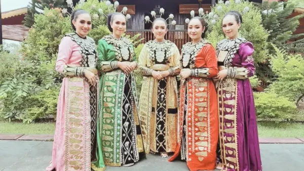 Mengenal Adat Sulawesi Utara: Dari Pakaian, Rumah, hingga Senjata Tradisional