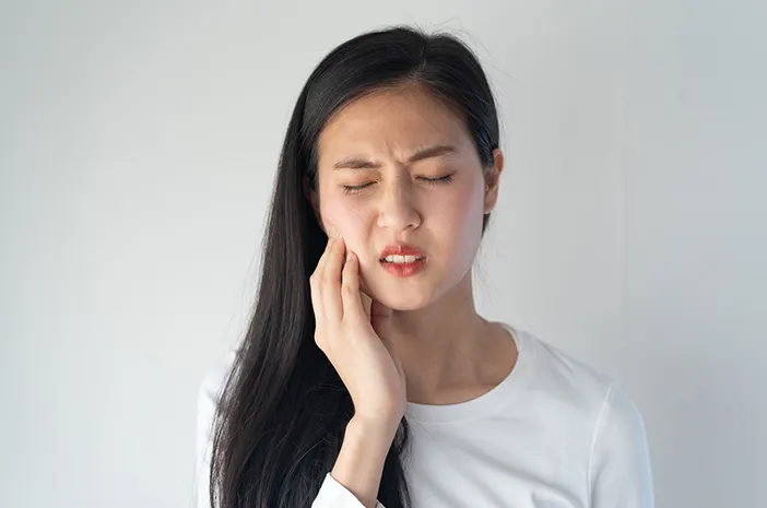 4 Tips Mudah Pijat Sakit Gigi agar Tidak Mengganggu Aktivitas