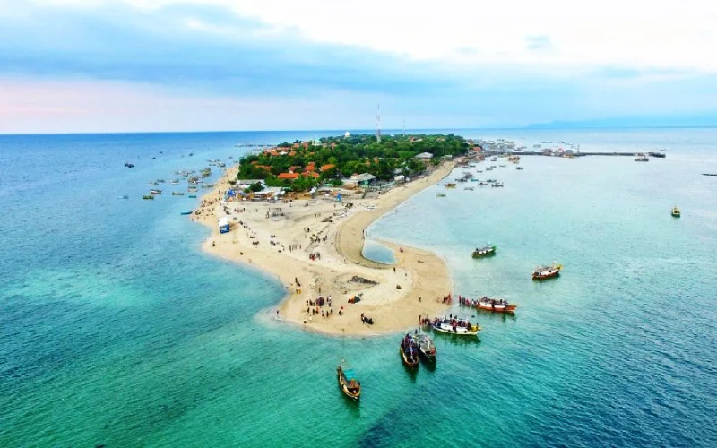 5 Pantai Eksotis di Probolinggo yang Wajib Dikunjungi | Cocok untuk Liburan Bersama Keluarga dan Teman