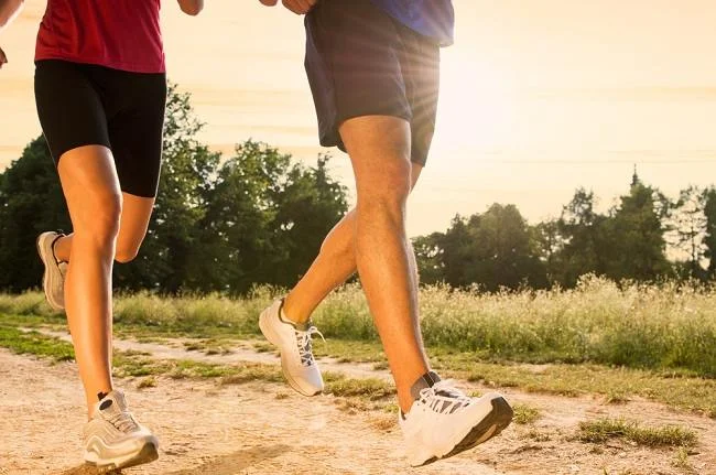 15 Manfaat Sehat Lari Sore Rutin | Momen untuk Merenung