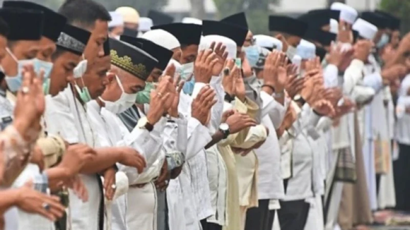 Niat, Tata Cara, dan Bacaan Doa Sholat Istisqo | Ibadah untuk Mohon Diturunkan Hujan